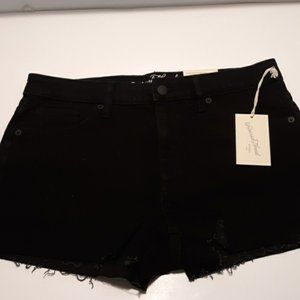 Universal thread black high-rise Shortie